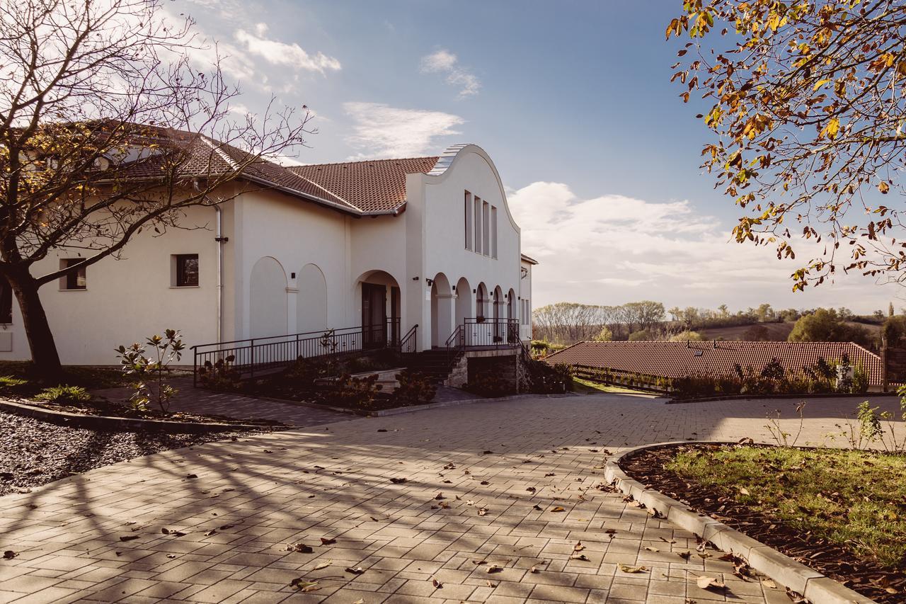 Radhe Resort Es Syam Meditacios Es Rendezvenykozpont Somogyvámos Εξωτερικό φωτογραφία