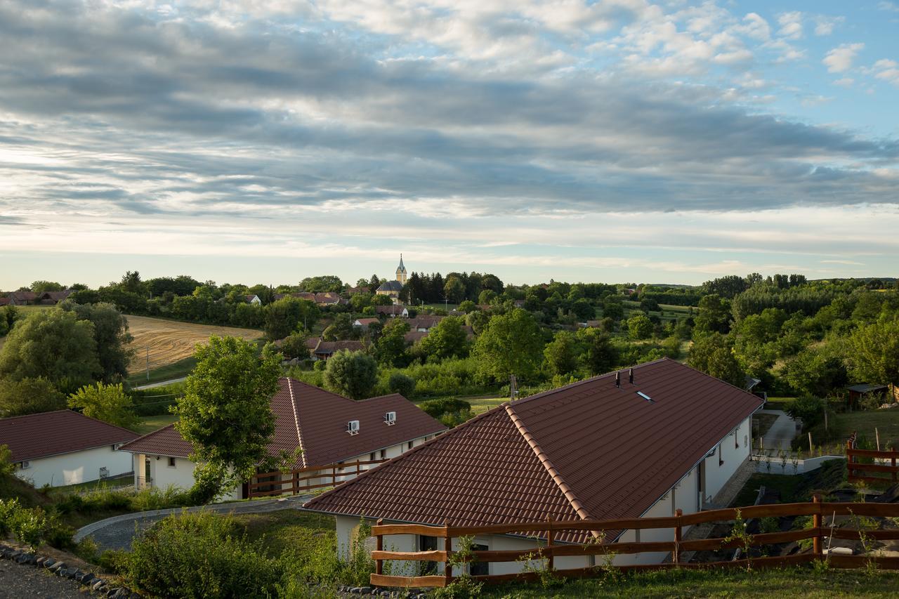 Radhe Resort Es Syam Meditacios Es Rendezvenykozpont Somogyvámos Εξωτερικό φωτογραφία